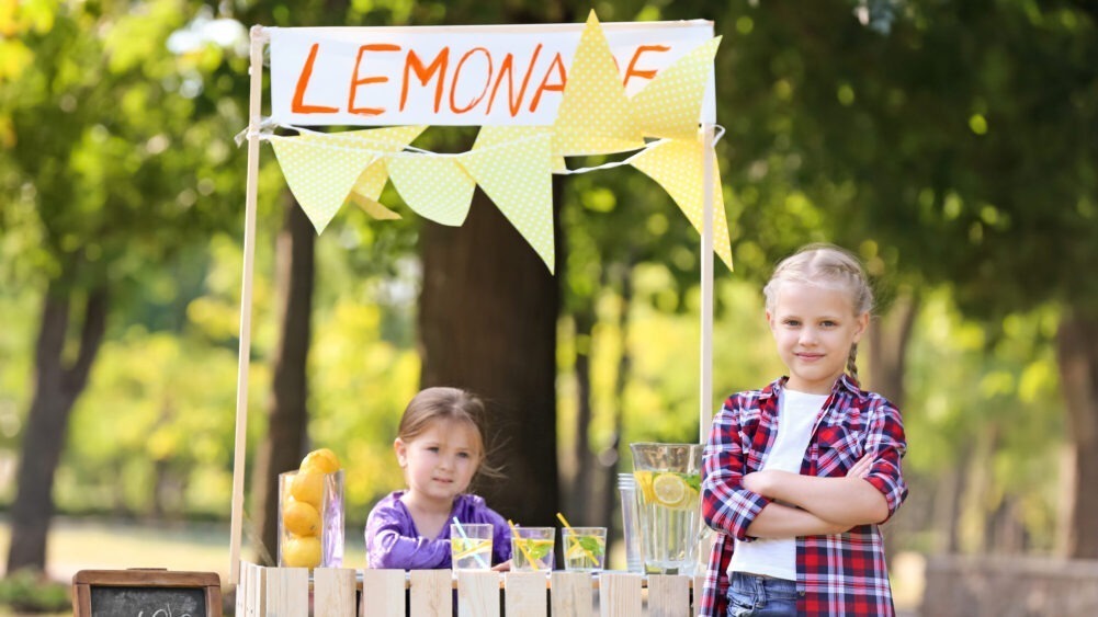 Kidpreneur selling lemonade